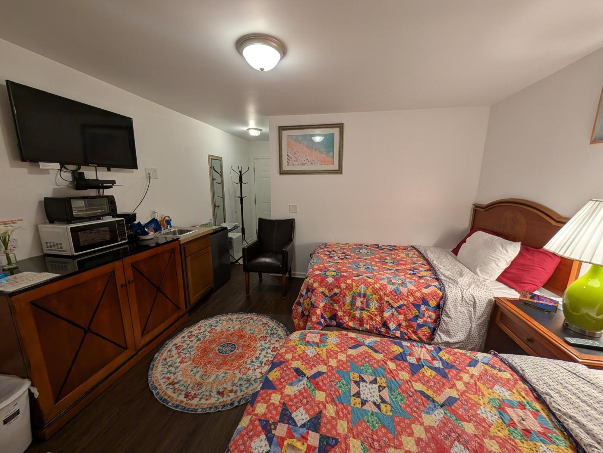 Apple And Cooperstown Area Hotel