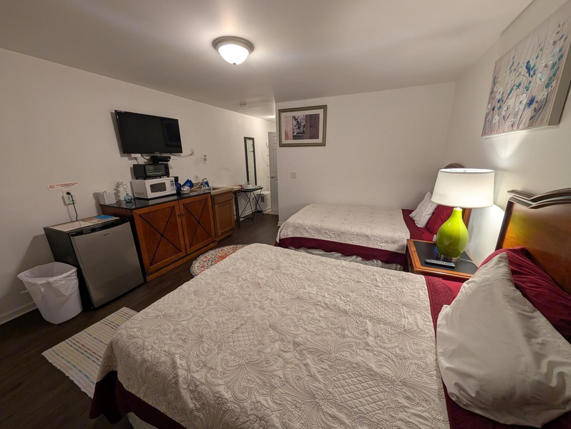 Apple And Cooperstown Area Hotel