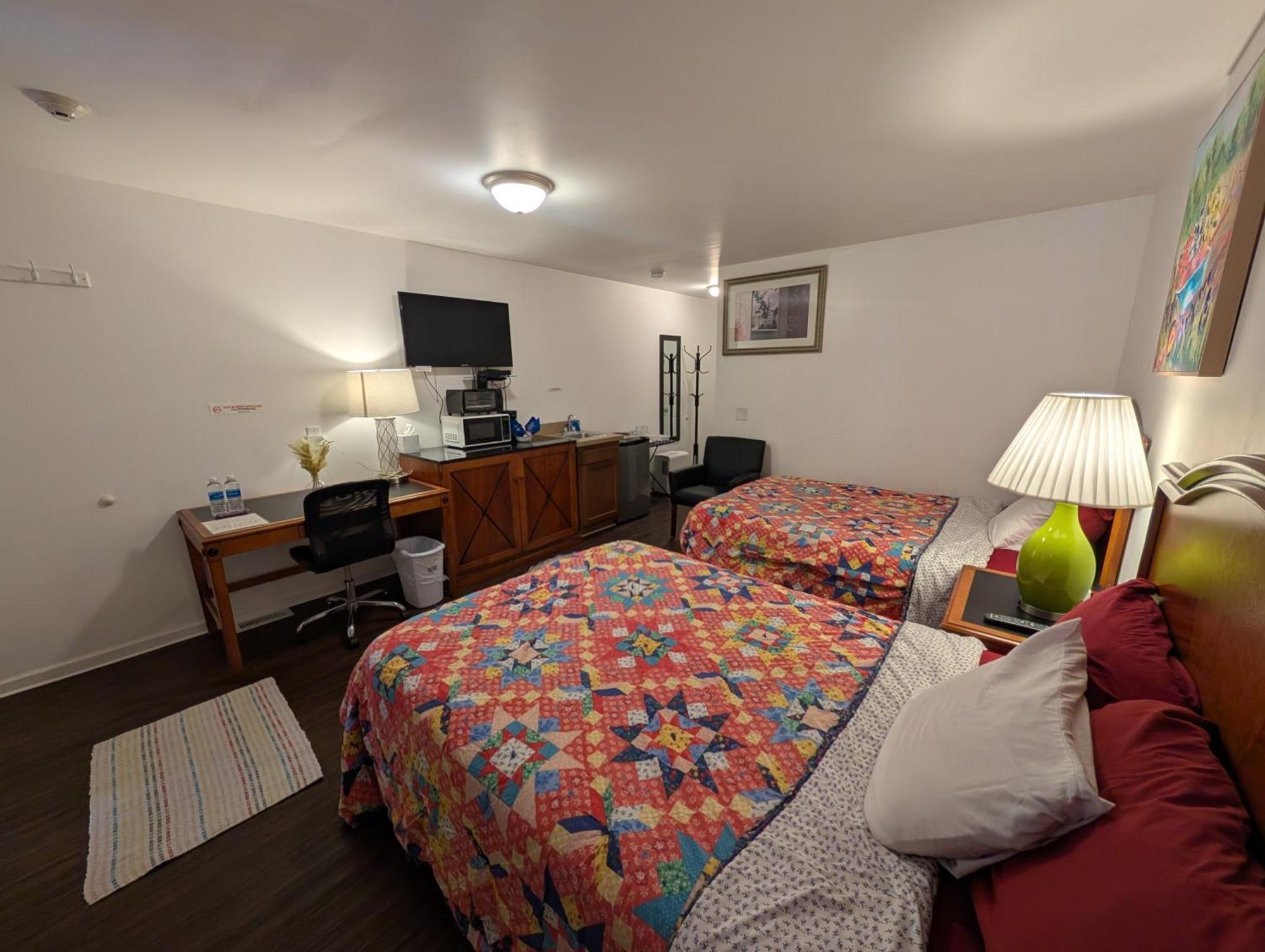 Apple And Cooperstown Area Hotel