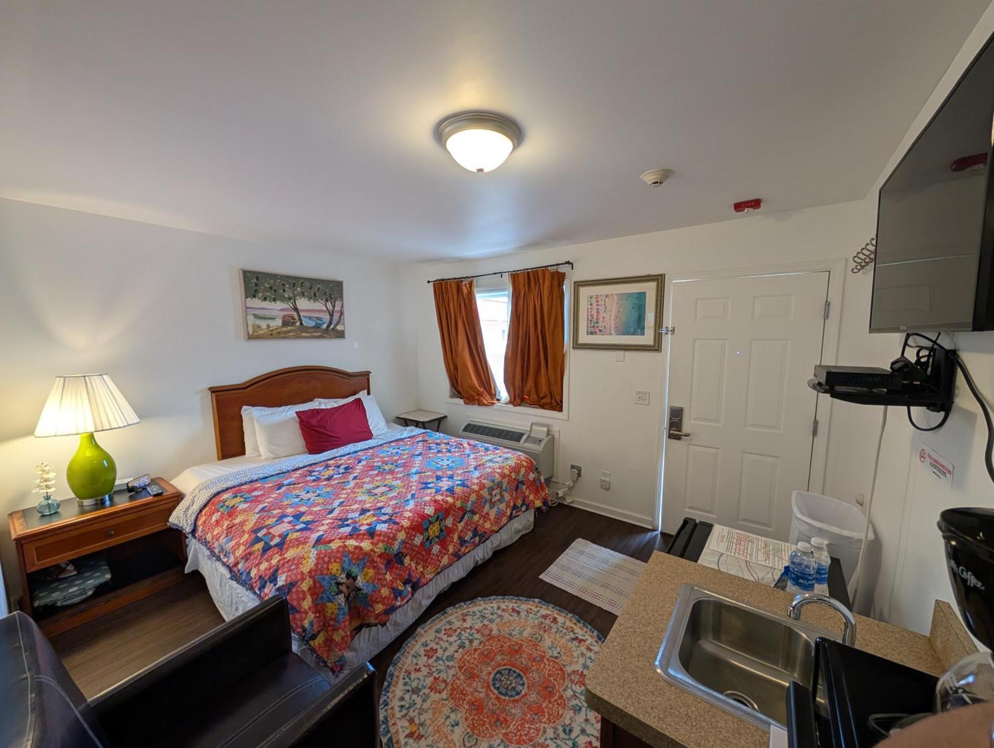 Apple And Cooperstown Area Hotel