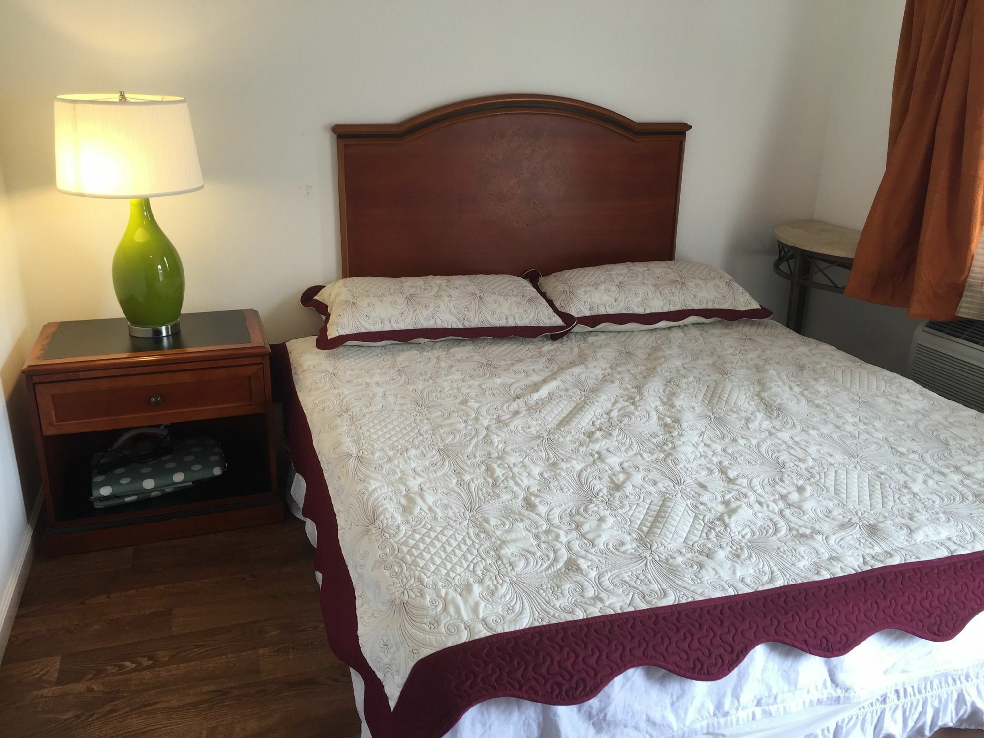 Apple And Cooperstown Area Hotel